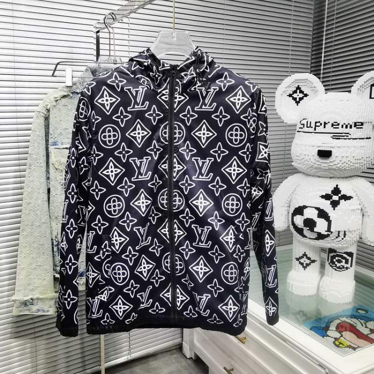 Picture of Louis Vuitton Jackets _SKULVM-3XL12yn16932555